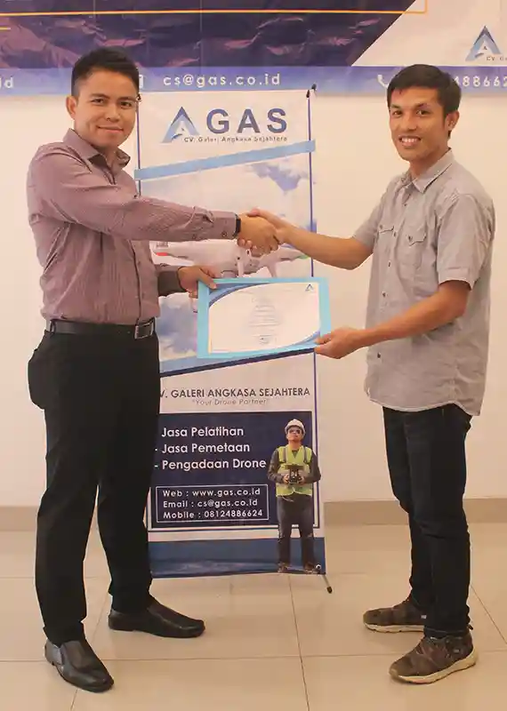 penyerahan sertifikat pelatihan